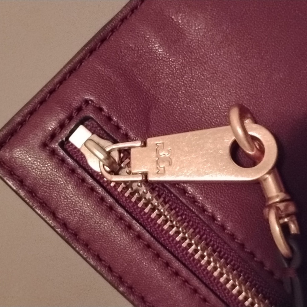 Authentic Tory Burch pouch - Picture 4 of 4